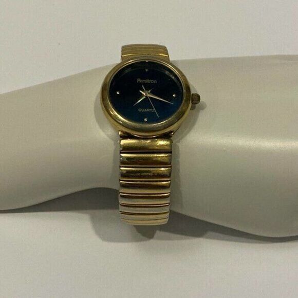 Beautiful Vintage Armitron Gold Tone Black Face Ladies 🔥🔥 - Picture 3 of 9